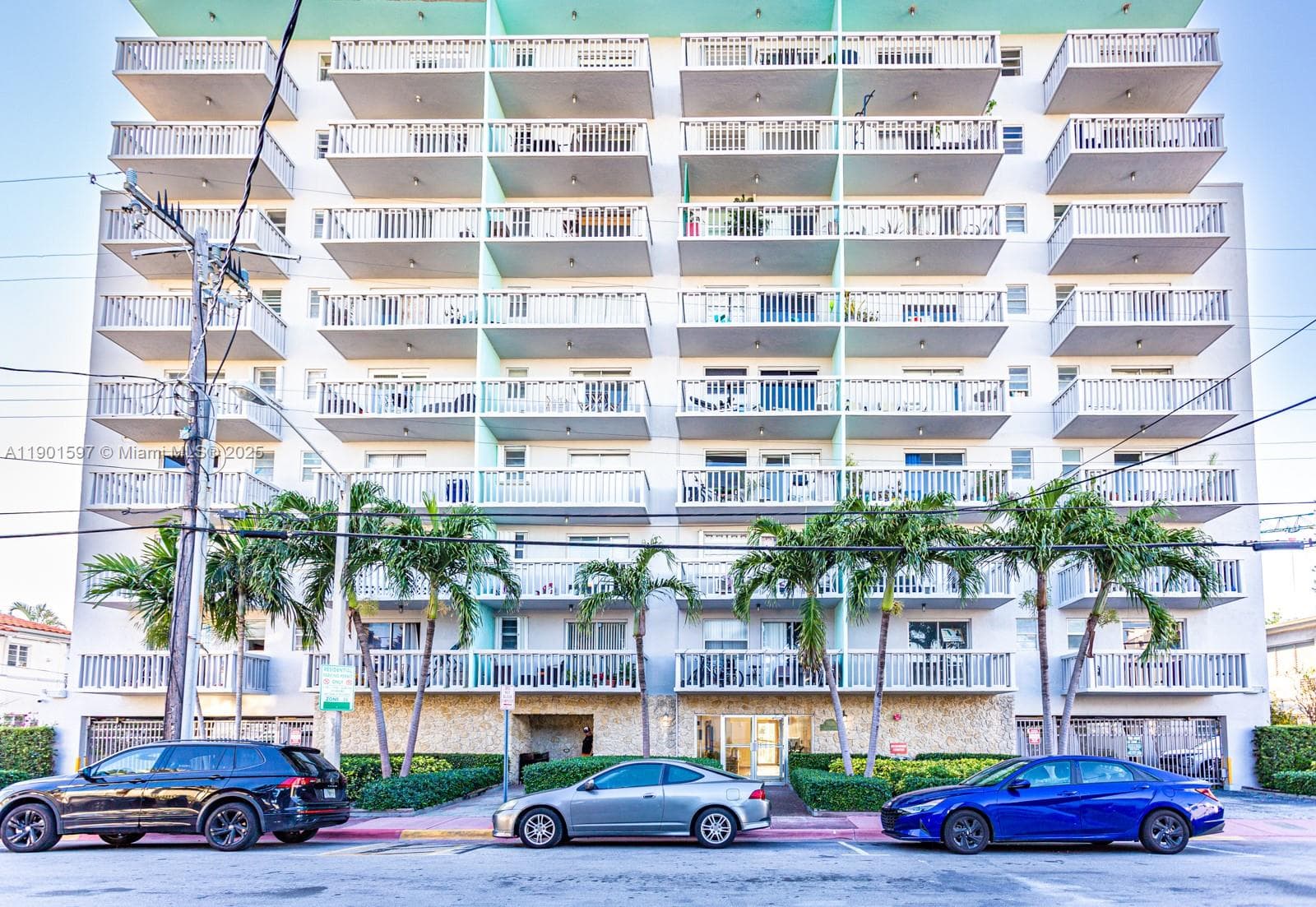 CARLYLE PLAZA CONDO · #205 in Miami Beach - Photo 3