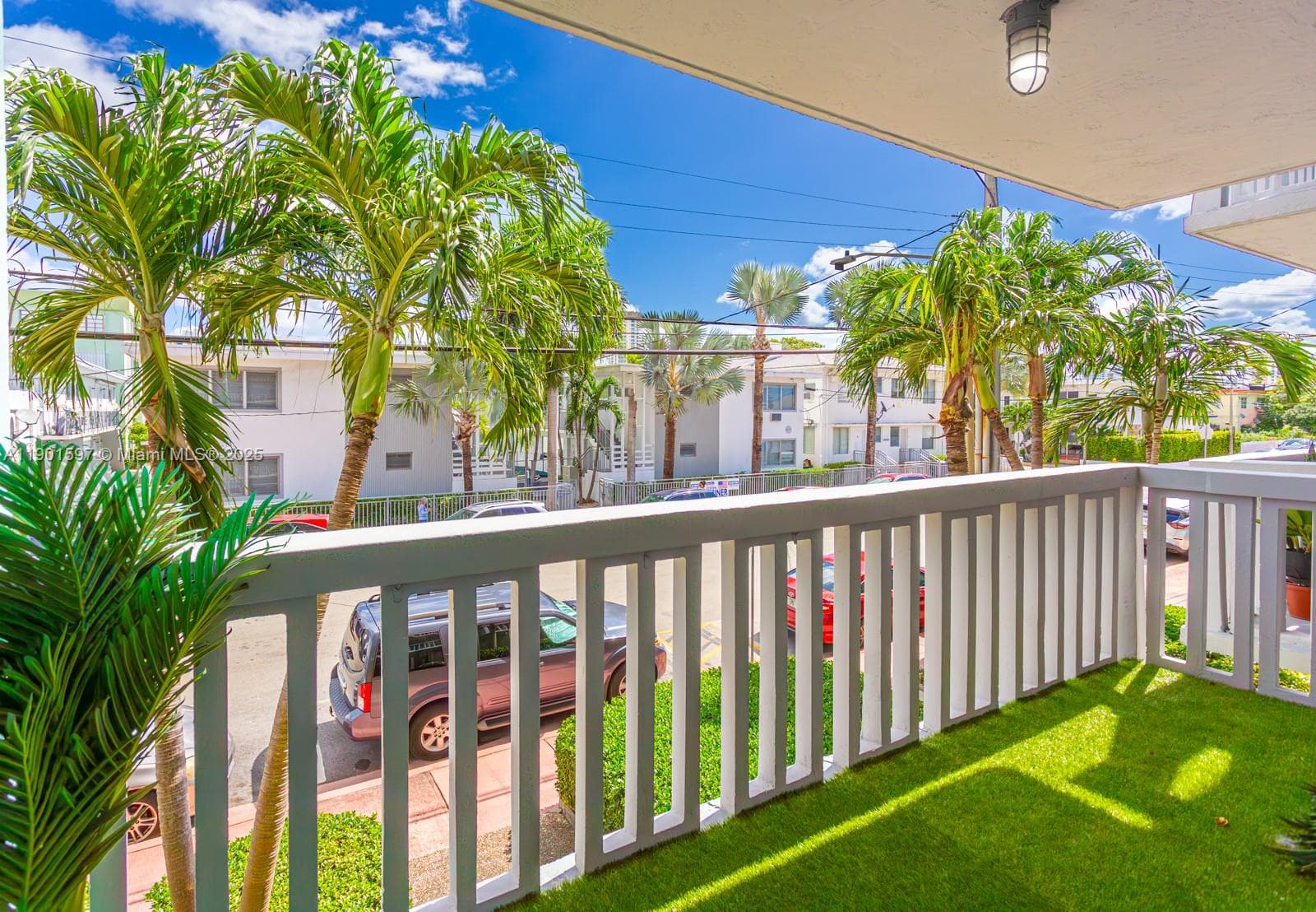 CARLYLE PLAZA CONDO · #205 in Miami Beach - Photo 1