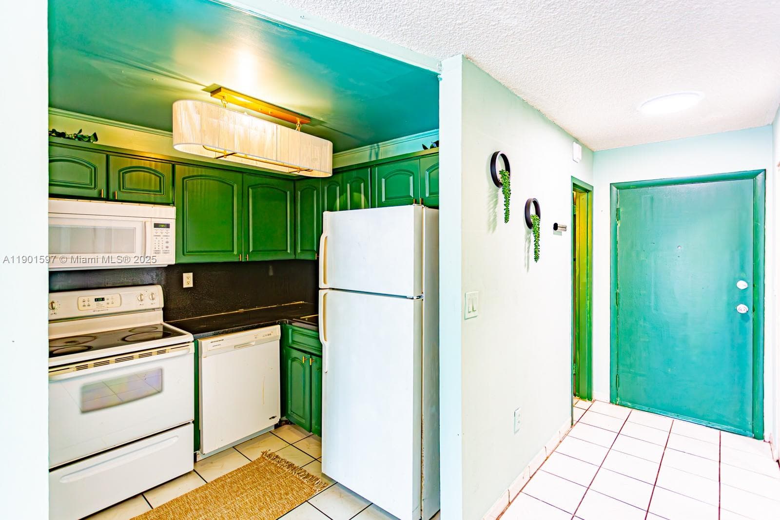 CARLYLE PLAZA CONDO · #205 in Miami Beach - Photo 5