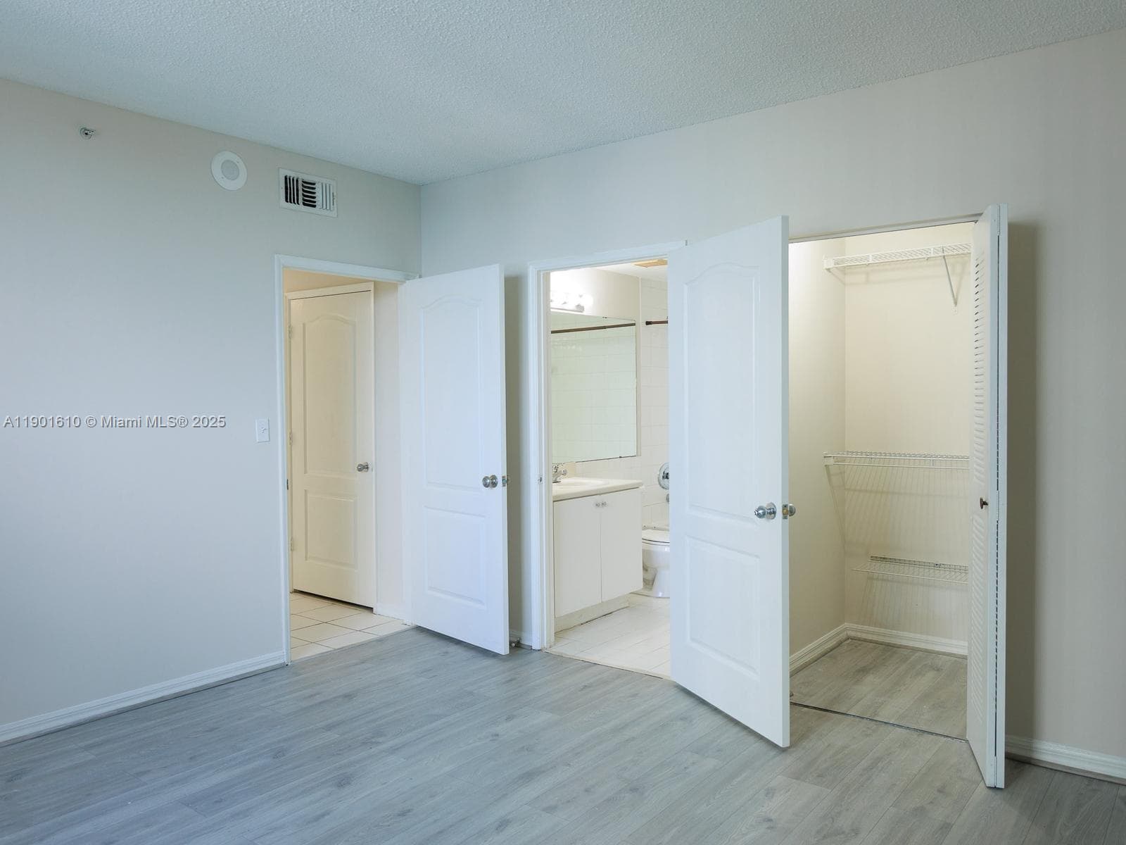 BLUE LAGOON CONDO · #710 in Miami - Photo 13