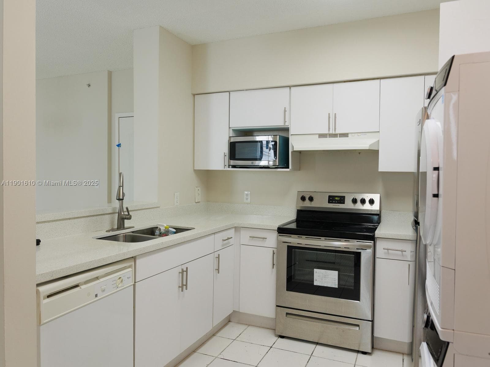 BLUE LAGOON CONDO · #710 in Miami - Photo 9