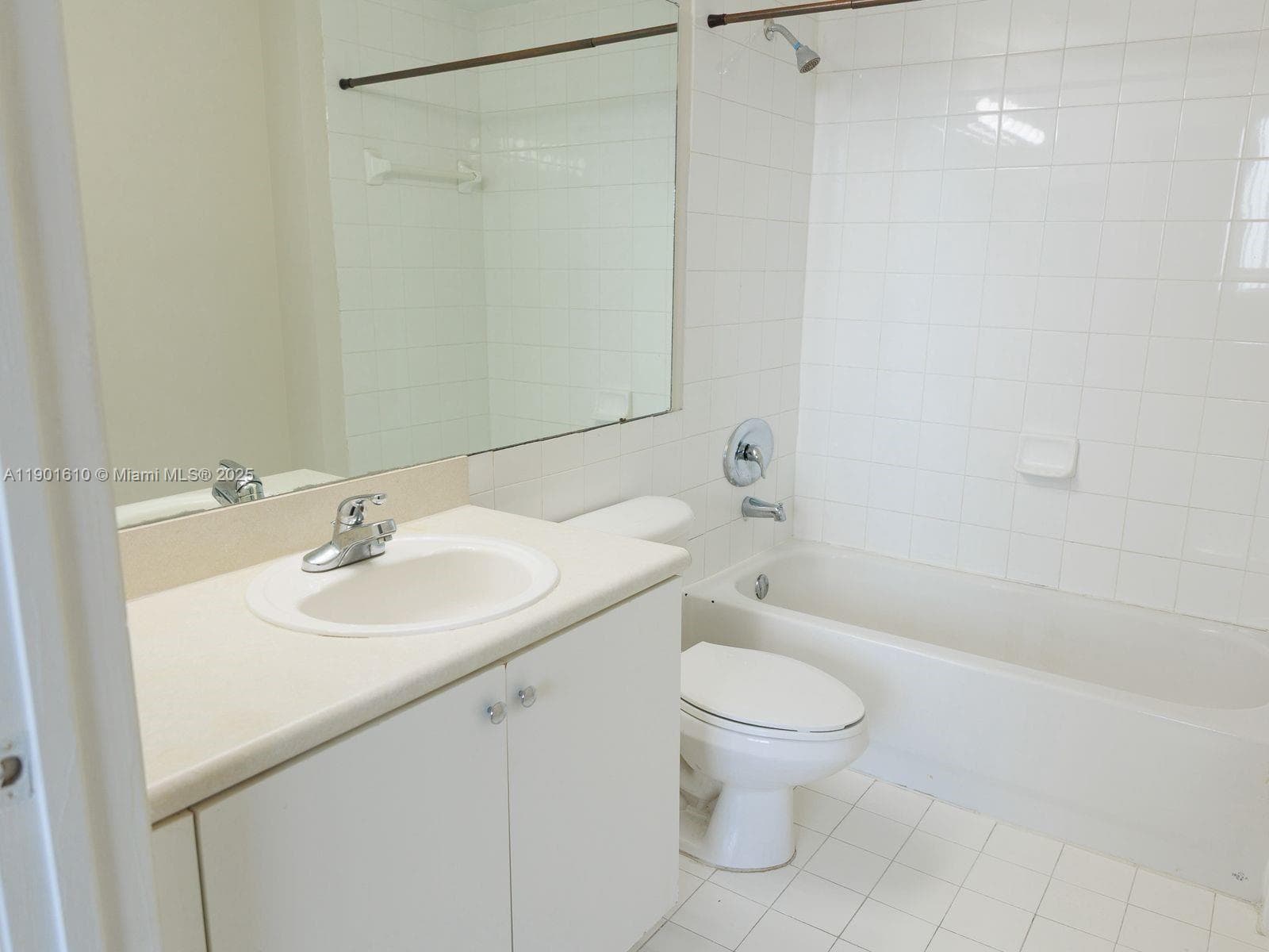 BLUE LAGOON CONDO · #710 in Miami - Photo 15