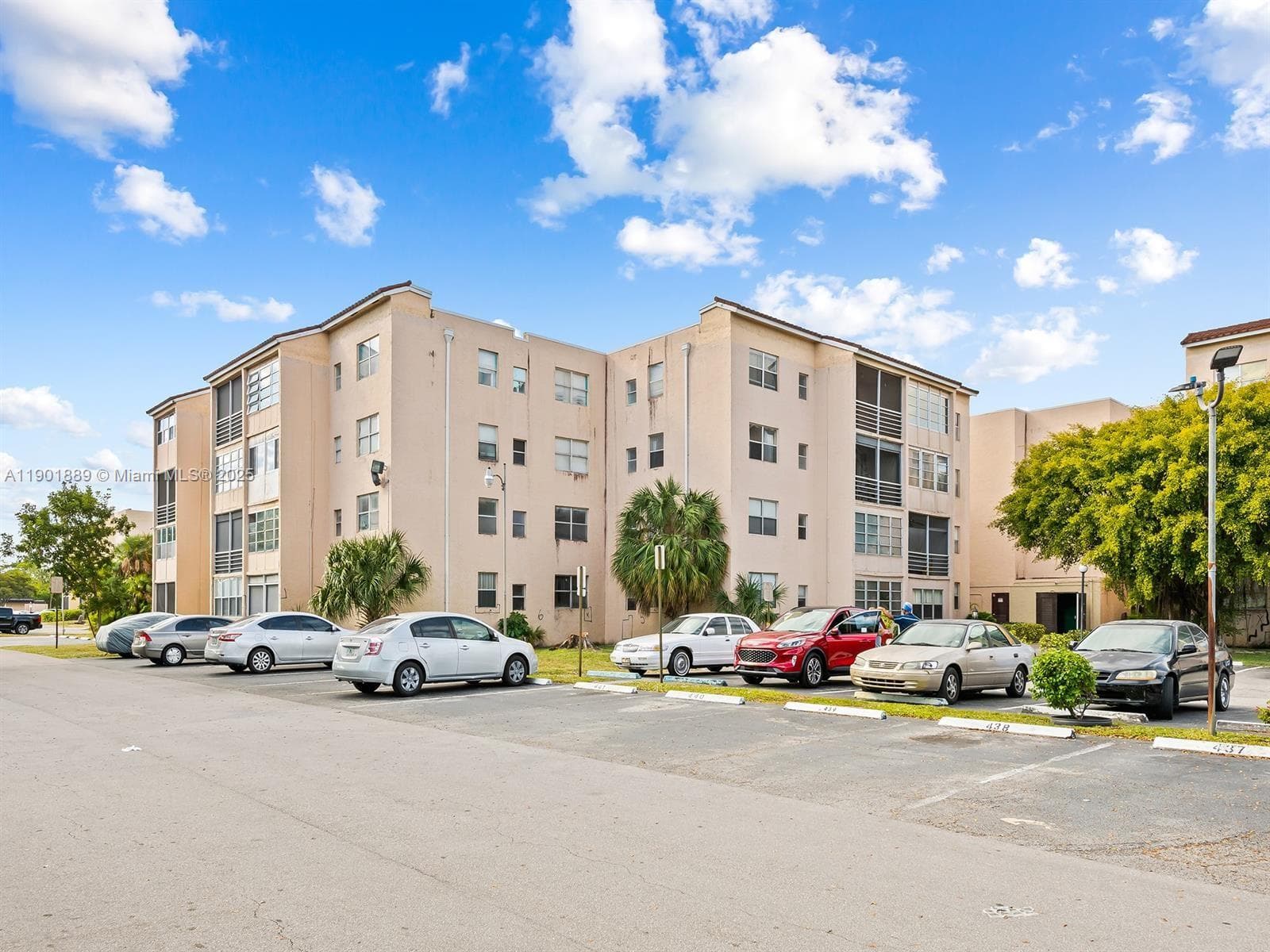 SOMERSET · #400M in Lauderdale Lakes - Photo 1