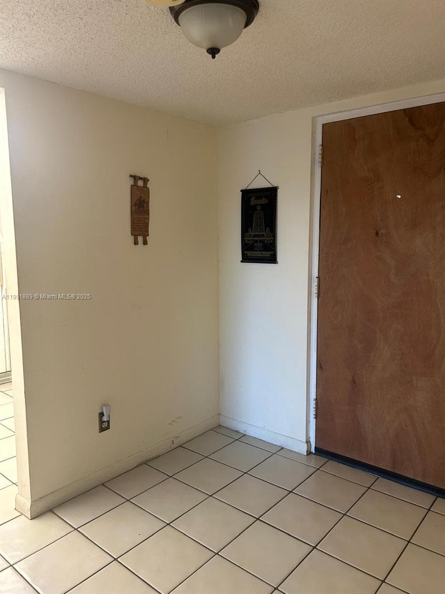 SOMERSET · #400M in Lauderdale Lakes - Photo 4