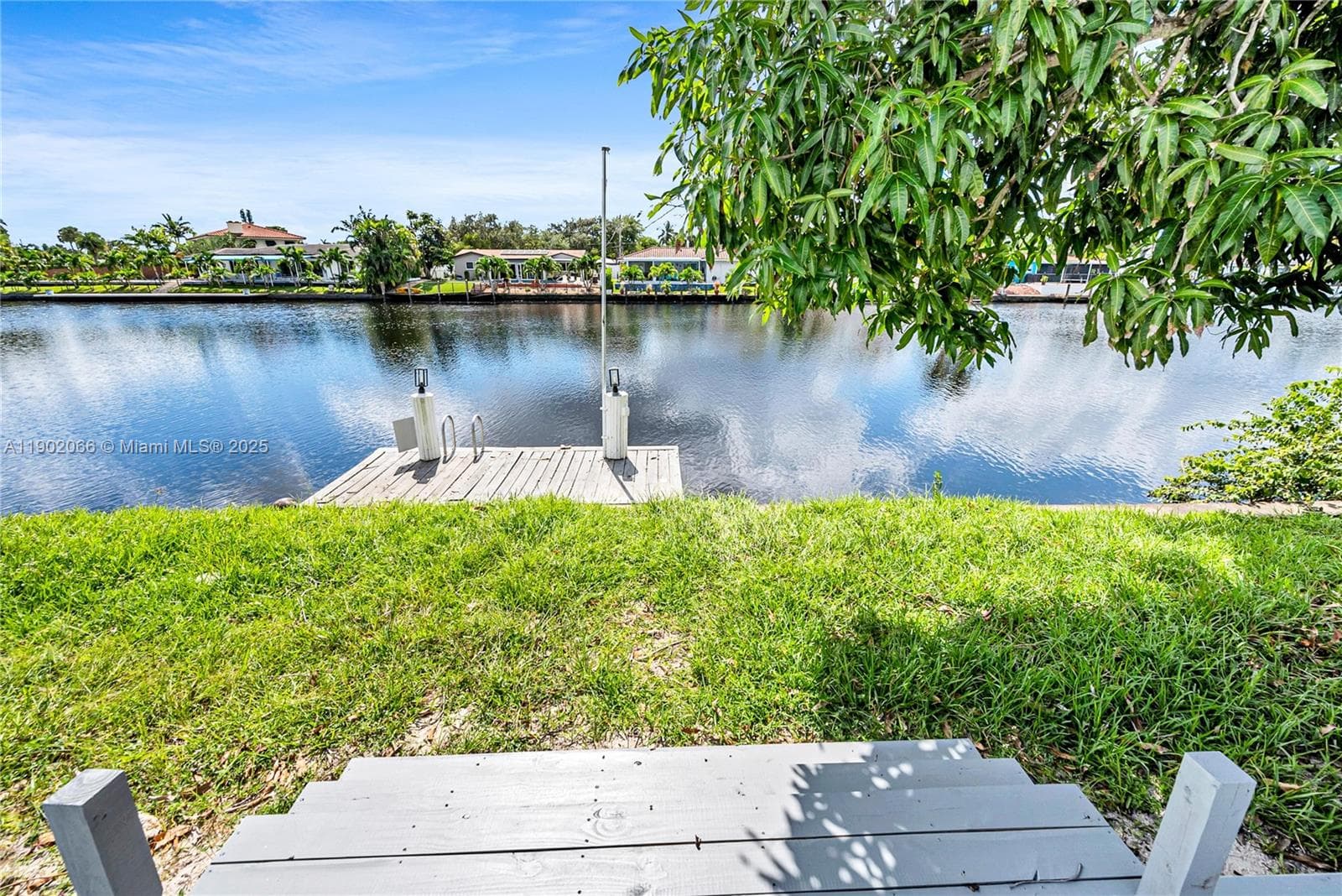 1040 NW 30th Ct photo 7