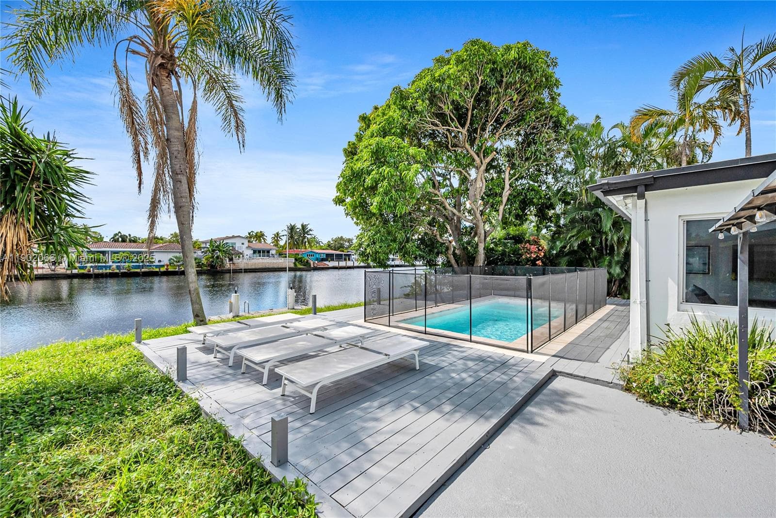 1040 NW 30th Ct photo 1