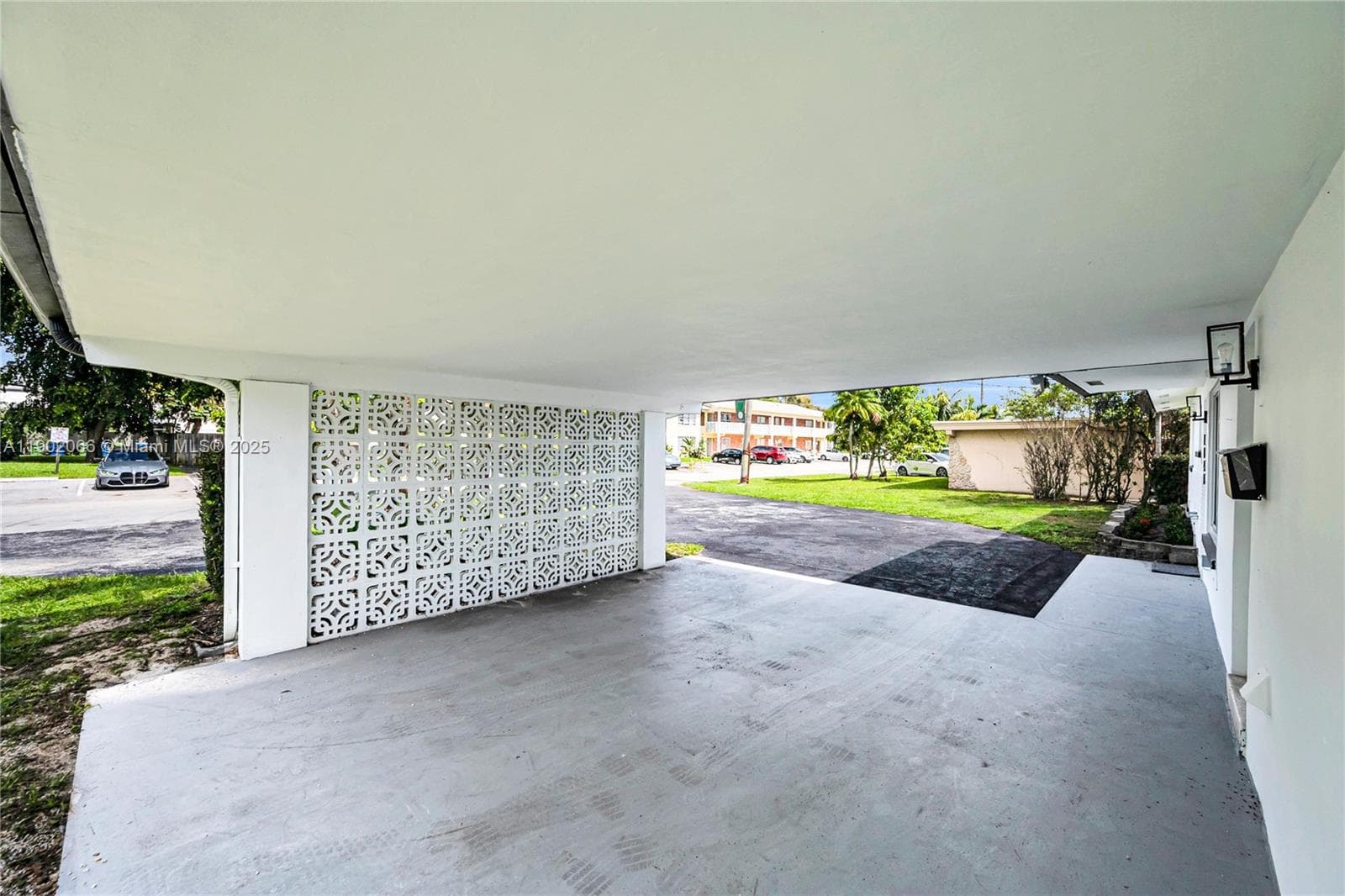 1040 NW 30th Ct photo 54