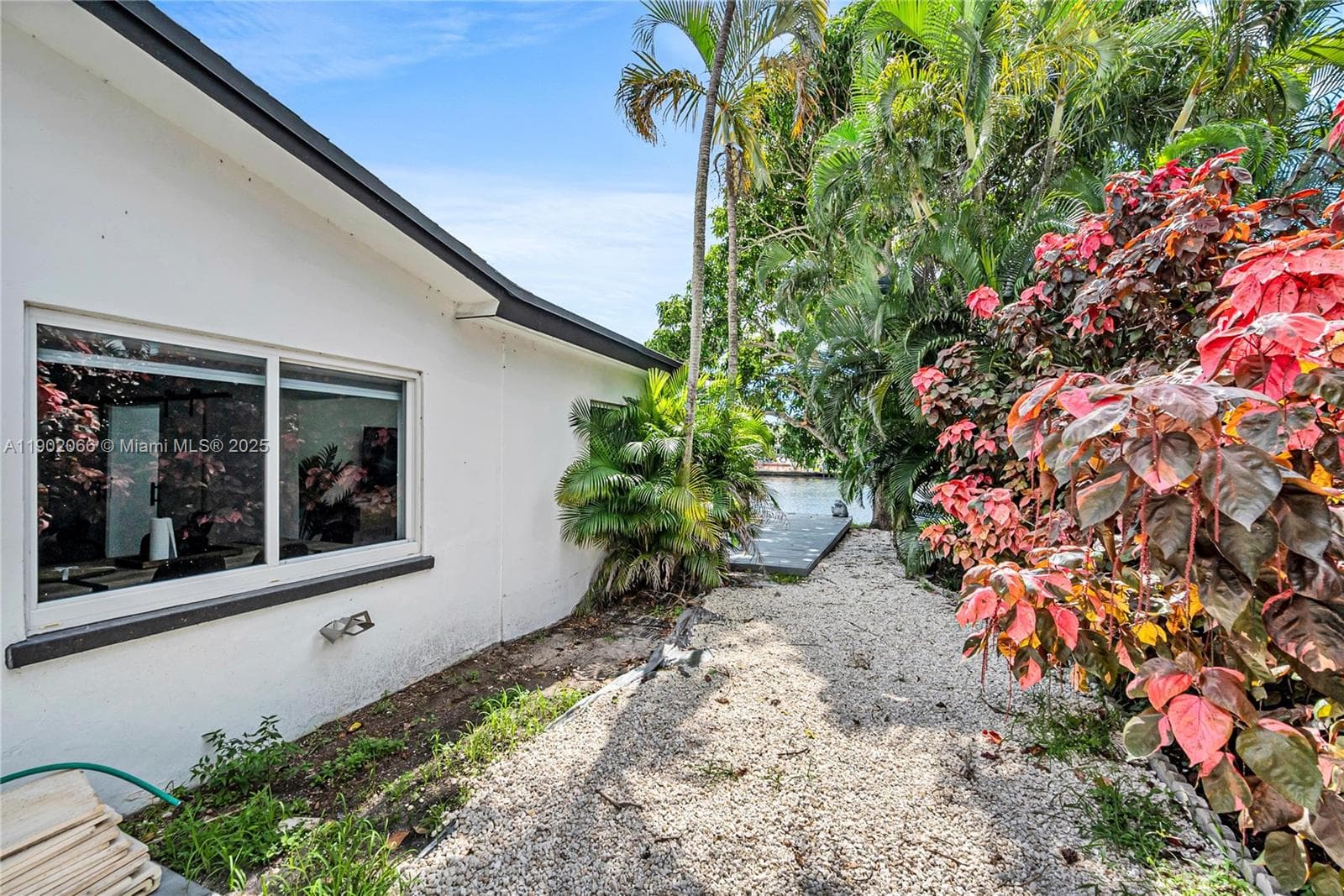 1040 NW 30th Ct photo 15