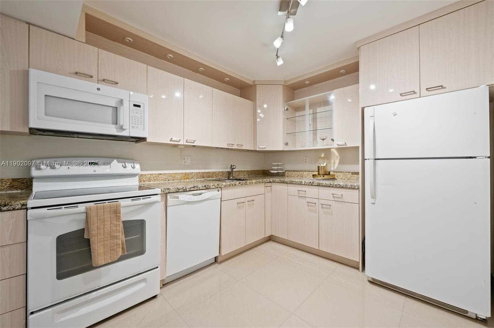 Plaza Tower North · #809 in Hallandale Beach - Photo 12