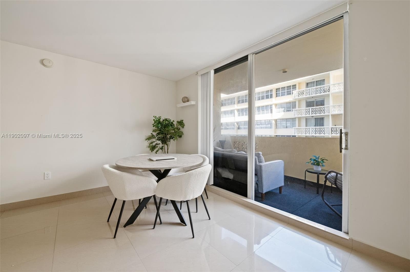 Plaza Tower North · #809 in Hallandale Beach - Photo 9