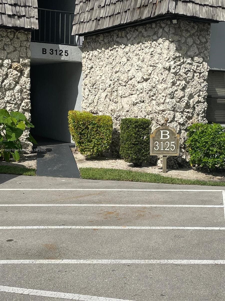 OAKLAND SHORES CONDOMINIU · #B204 in Oakland Park - Photo 2