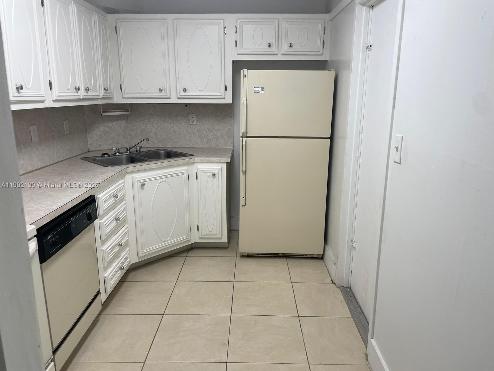 OAKLAND SHORES CONDOMINIU · #B204 in Oakland Park - Photo 13