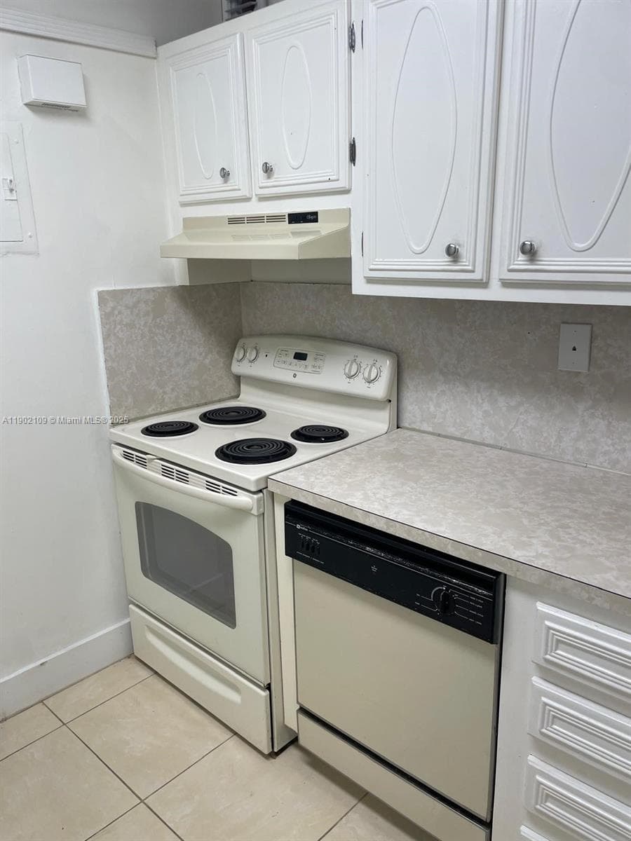 OAKLAND SHORES CONDOMINIU · #B204 in Oakland Park - Photo 12