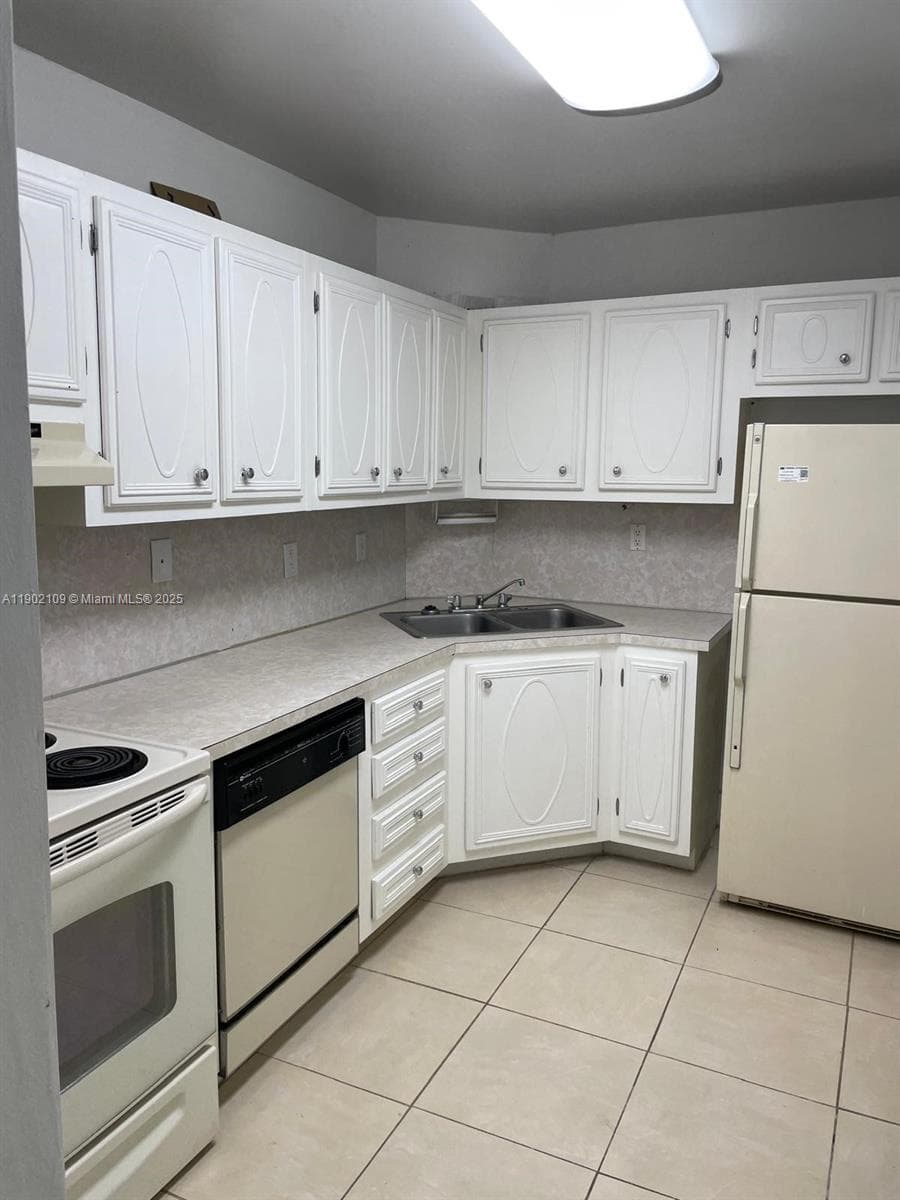 OAKLAND SHORES CONDOMINIU · #B204 in Oakland Park - Photo 10