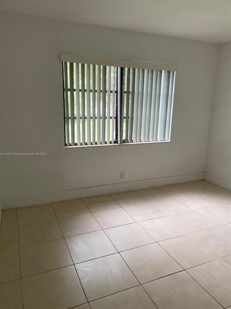 OAKLAND SHORES CONDOMINIU · #B204 in Oakland Park - Photo 14