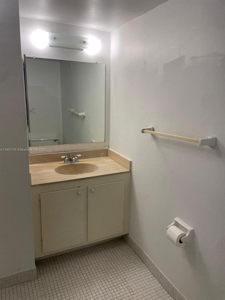 OAKLAND SHORES CONDOMINIU · #B204 in Oakland Park - Photo 18