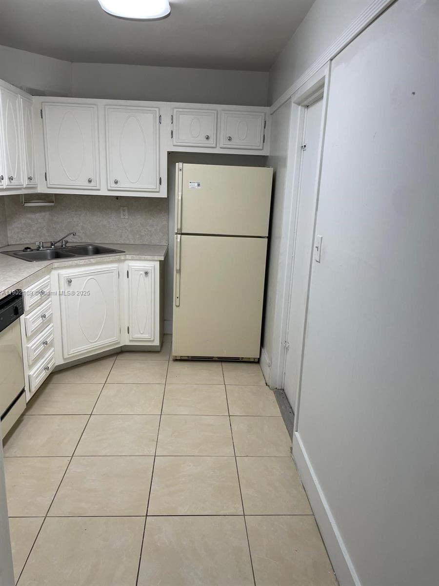 OAKLAND SHORES CONDOMINIU · #B204 in Oakland Park - Photo 11