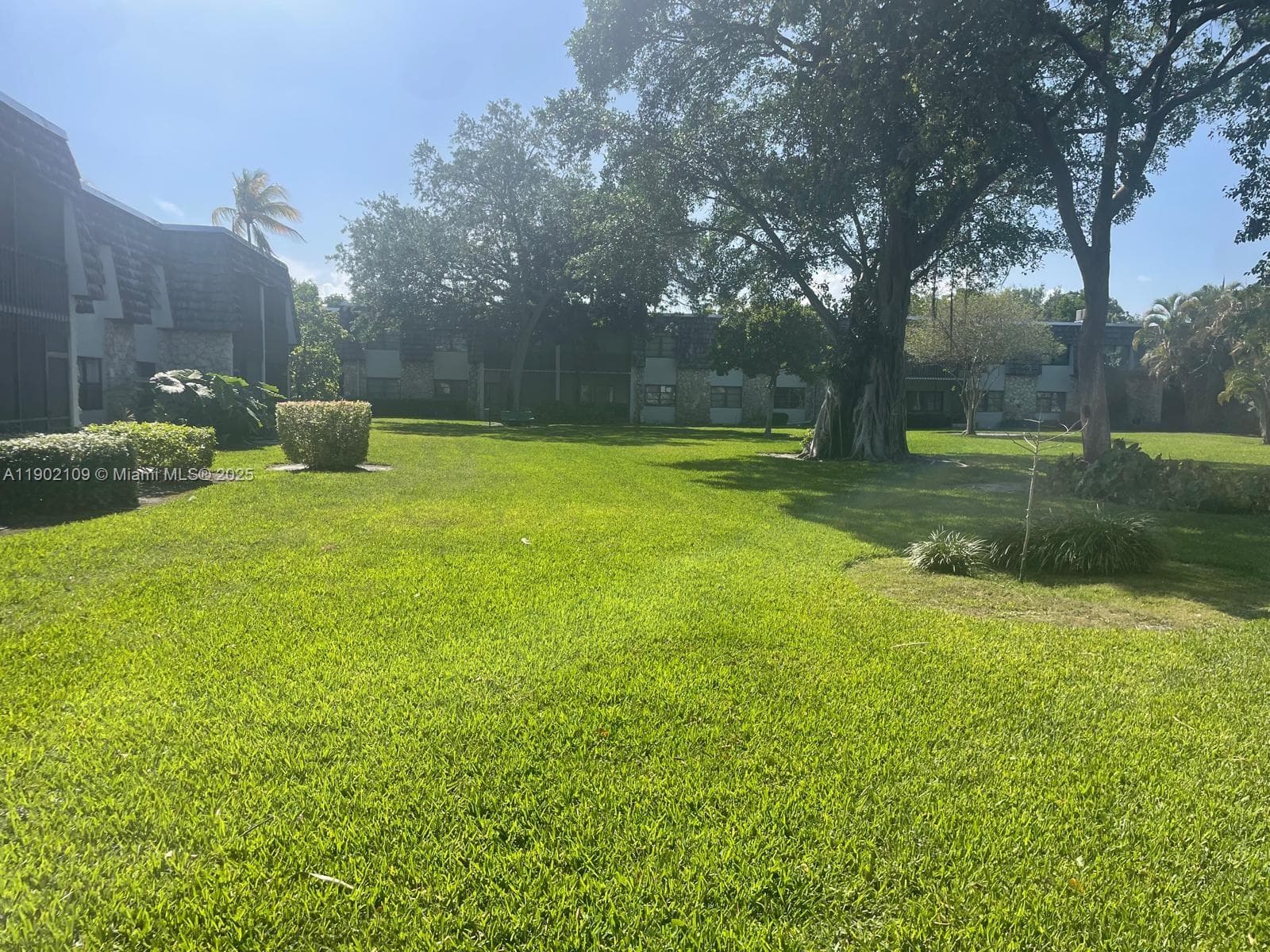 OAKLAND SHORES CONDOMINIU · #B204 in Oakland Park - Photo 25
