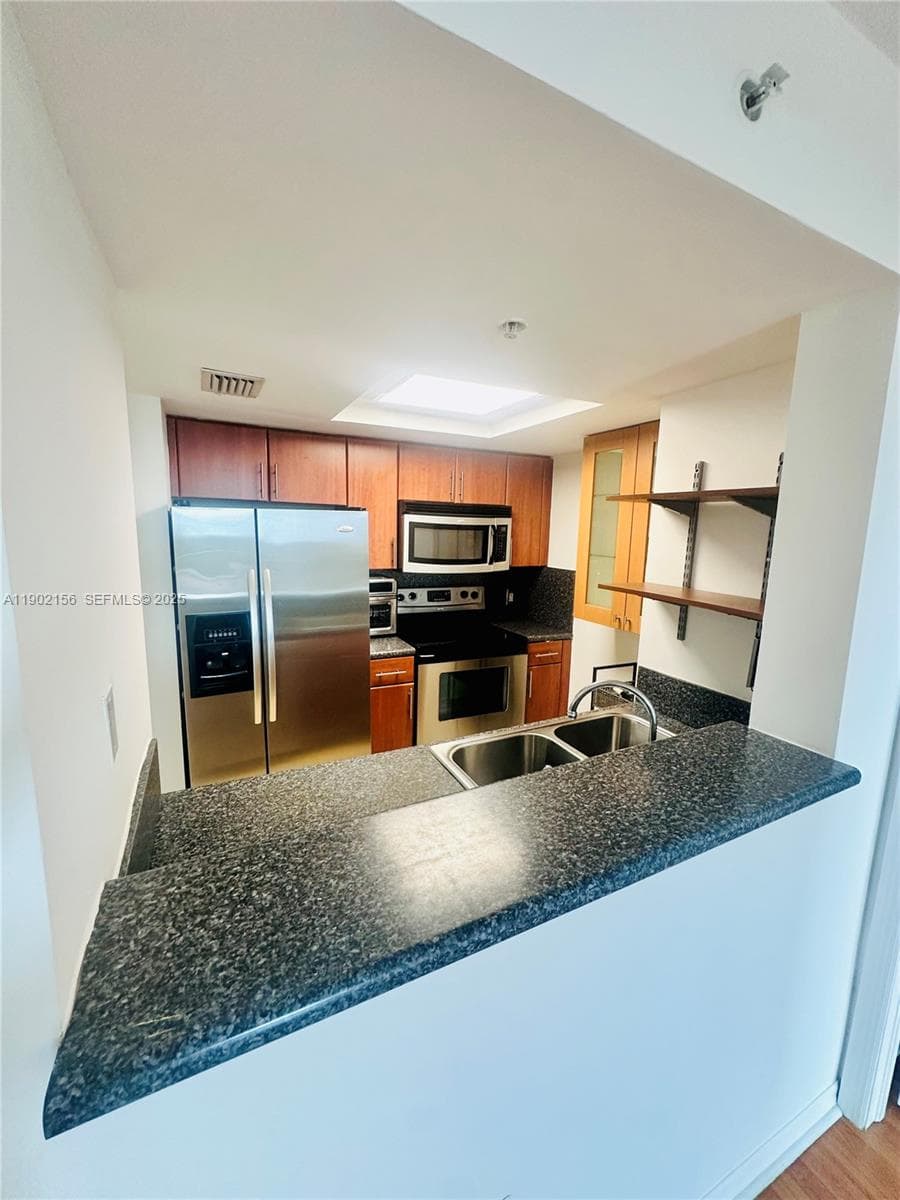 CORAL POINTE CONDO · #806 in Miami - Photo 10