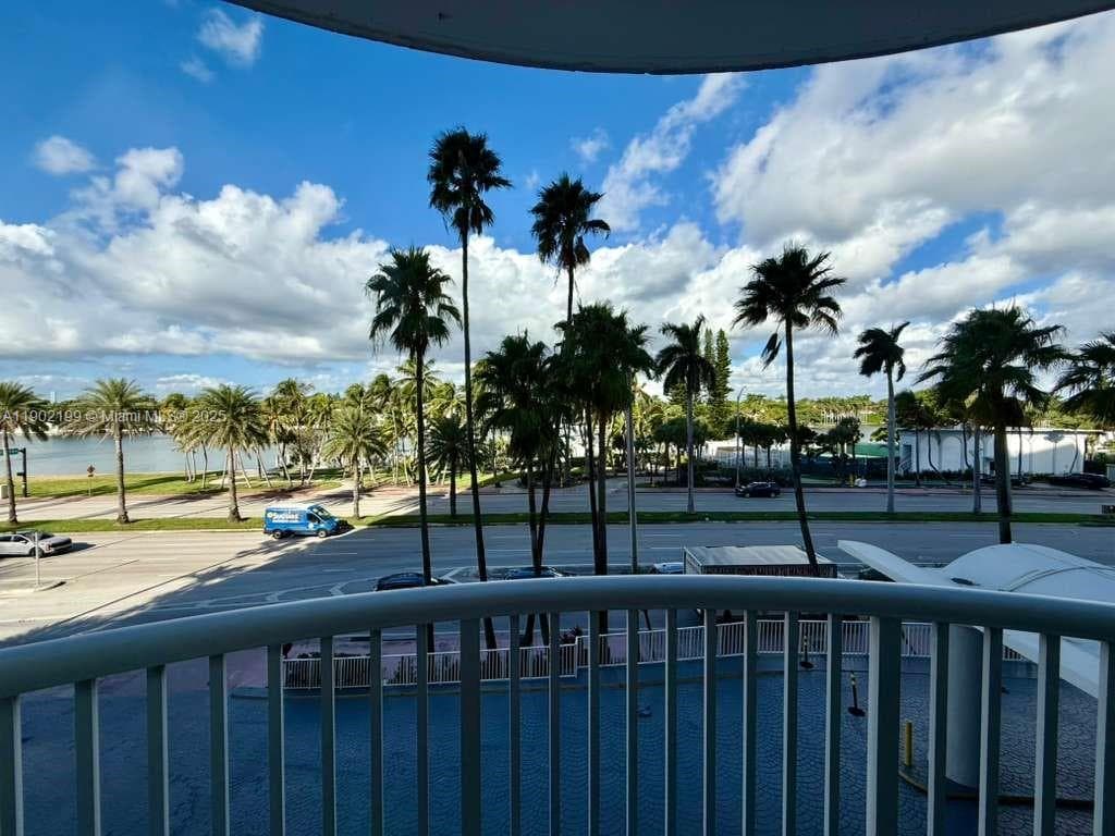 THE CARRIAGE HOUSE CONDO · #131 in Miami Beach - Photo 2
