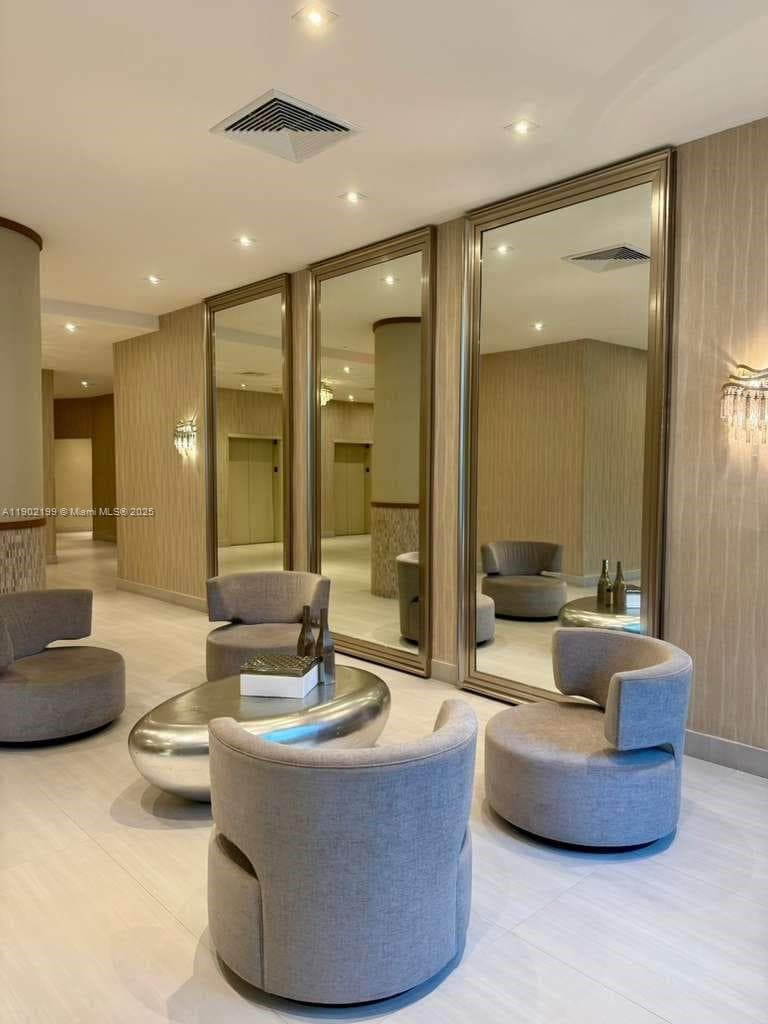 THE CARRIAGE HOUSE CONDO · #131 in Miami Beach - Photo 18