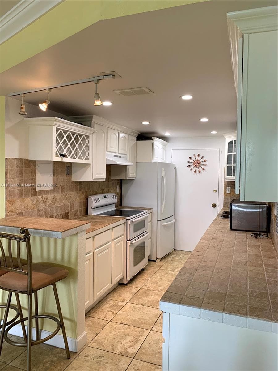 THE CARRIAGE HOUSE CONDO · #131 in Miami Beach - Photo 4