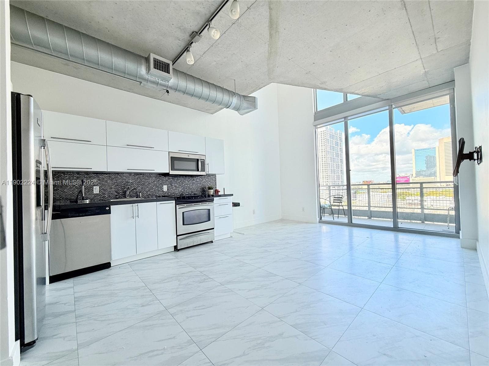 NEO VERTIKA CONDO · #1215 in Miami - Photo 6