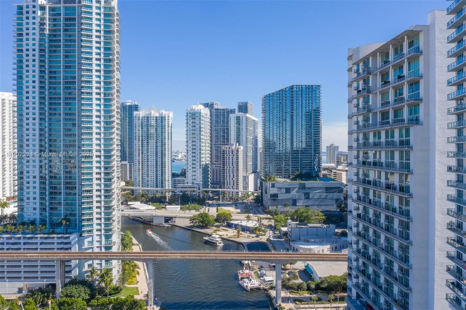 NEO VERTIKA CONDO · #1215 in Miami - Photo 3