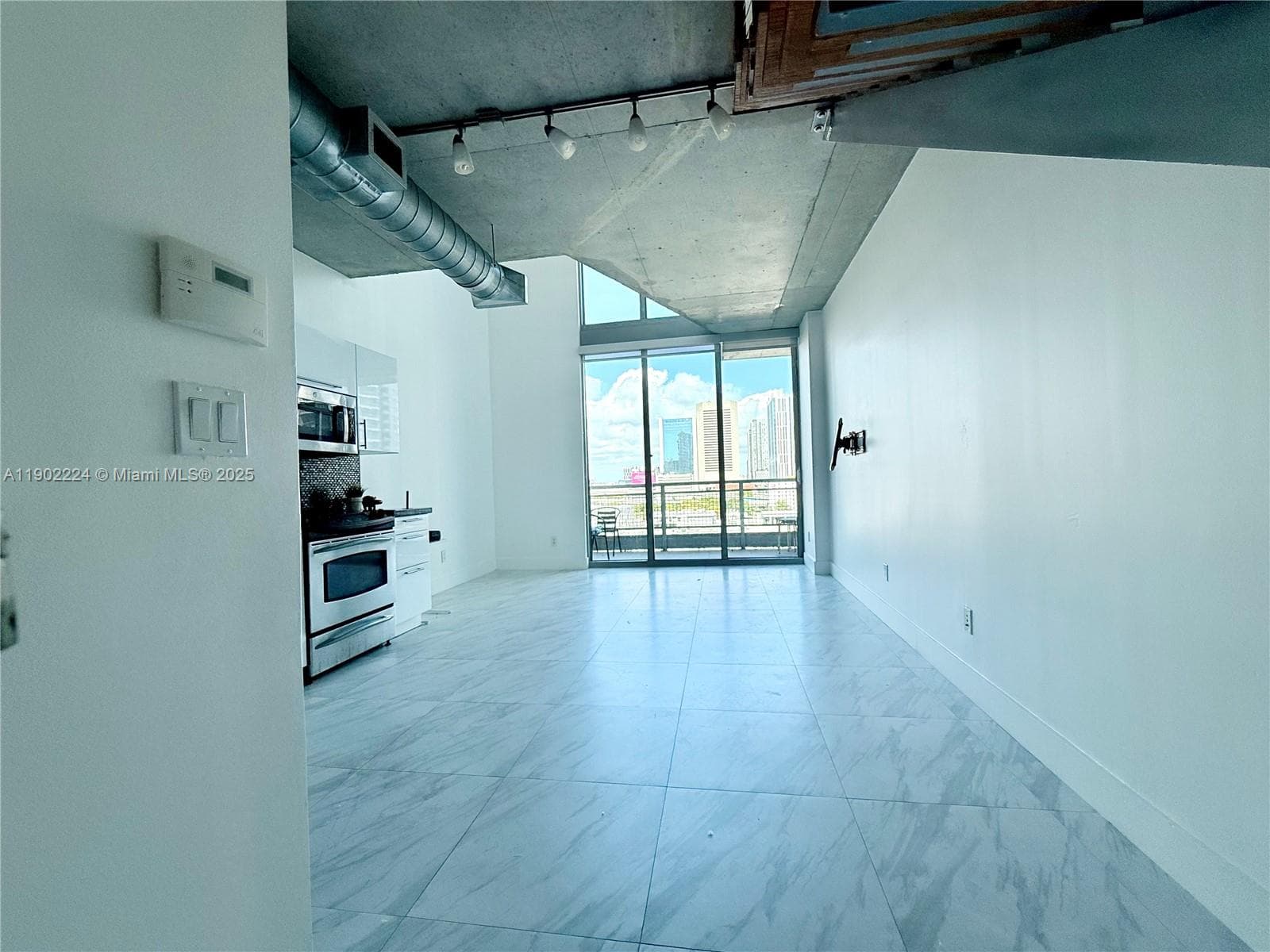 NEO VERTIKA CONDO · #1215 in Miami - Photo 5
