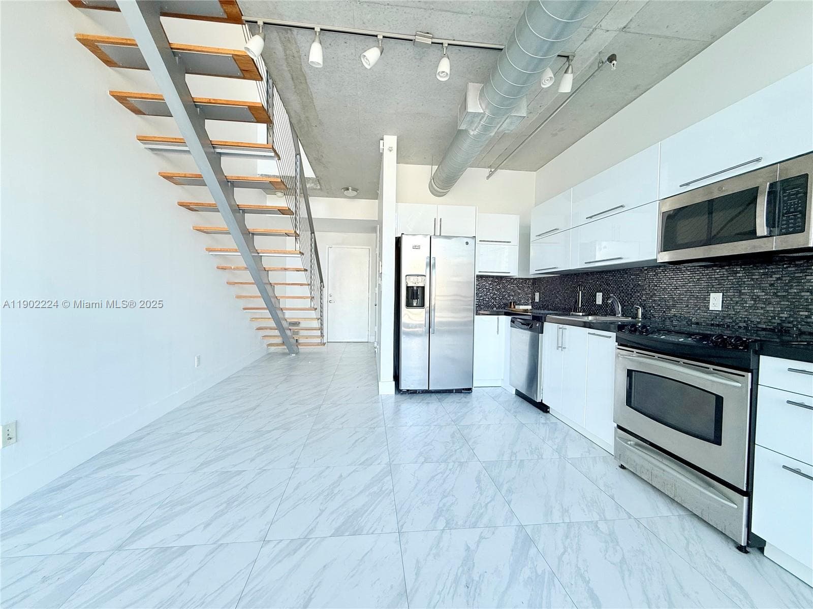 NEO VERTIKA CONDO · #1215 in Miami - Photo 10
