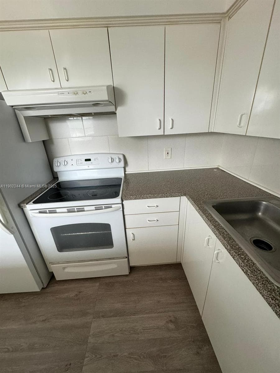 Biscayne Lake Gardens · #D329 in Aventura - Photo 16