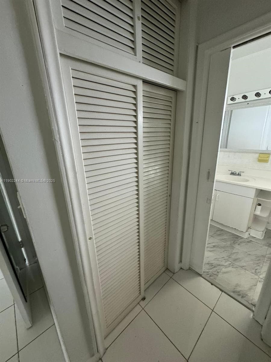 Biscayne Lake Gardens · #D329 in Aventura - Photo 3
