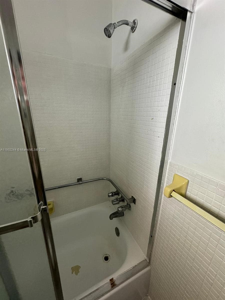 Biscayne Lake Gardens · #D329 in Aventura - Photo 5