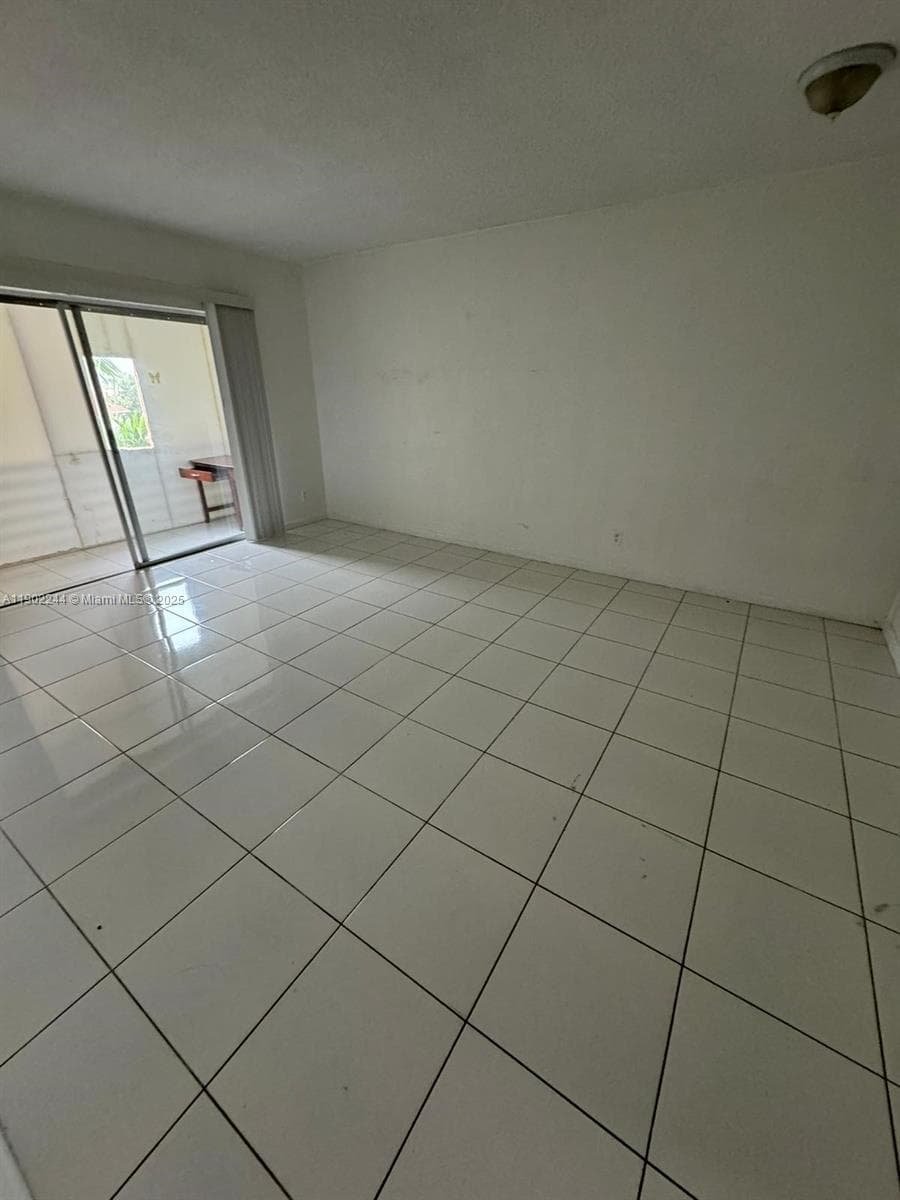 Biscayne Lake Gardens · #D329 in Aventura - Photo 4