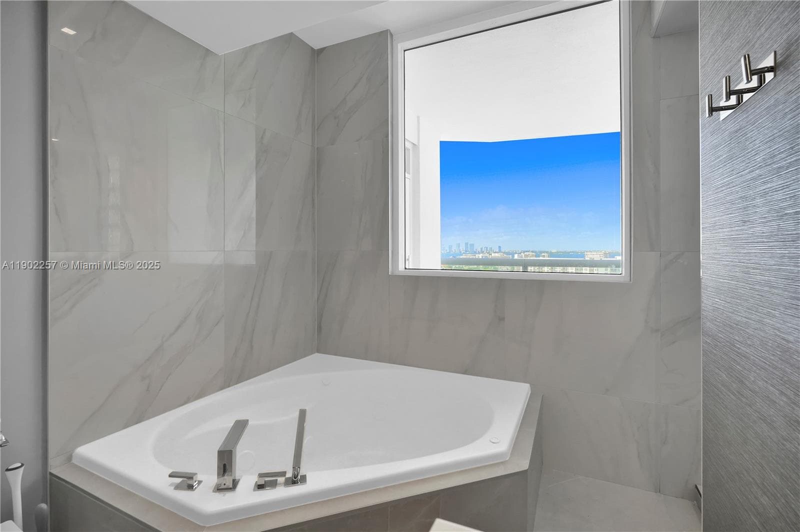 LA TOUR CONDO · #2101 in Miami Beach - Photo 34