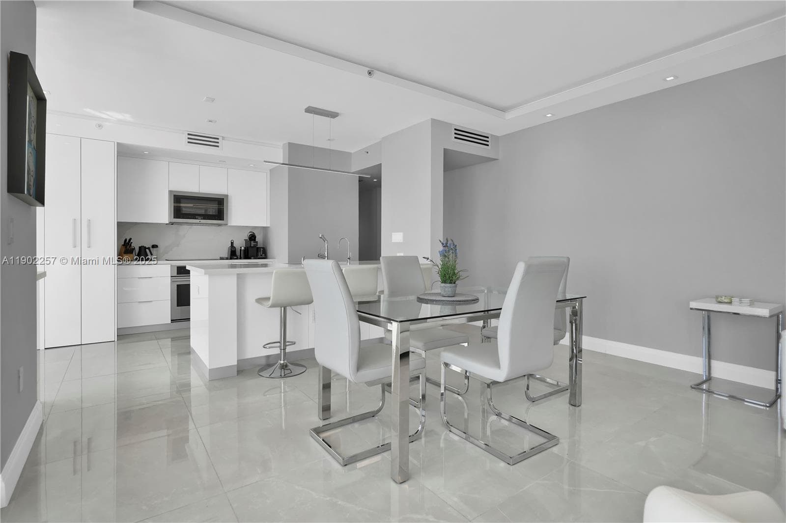 LA TOUR CONDO · #2101 in Miami Beach - Photo 11