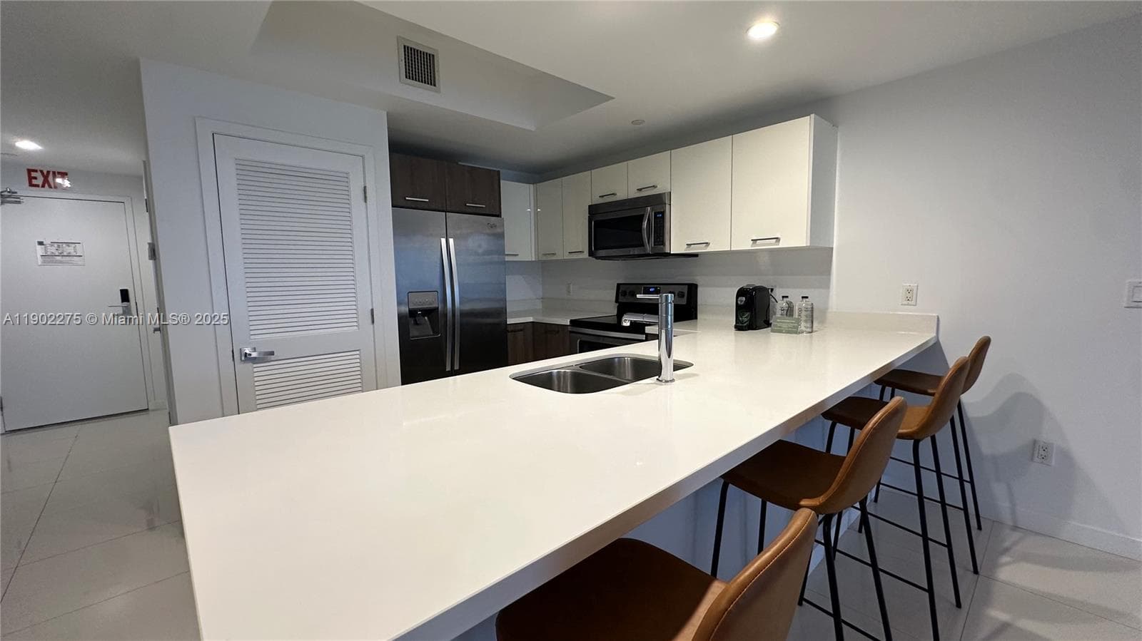 Bay Breeze Residences · #302 in Bay Harbor Islands - Photo 6