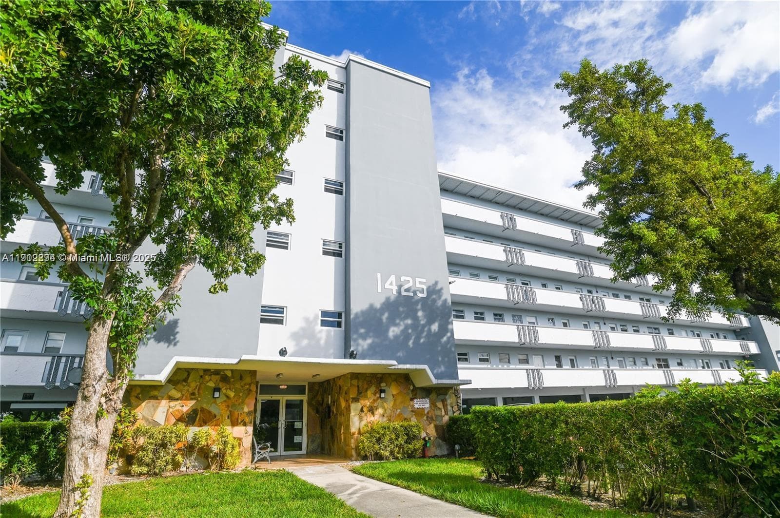 FAIRWAYS ROYALE CONDO · #204 in Hallandale Beach - Photo 1