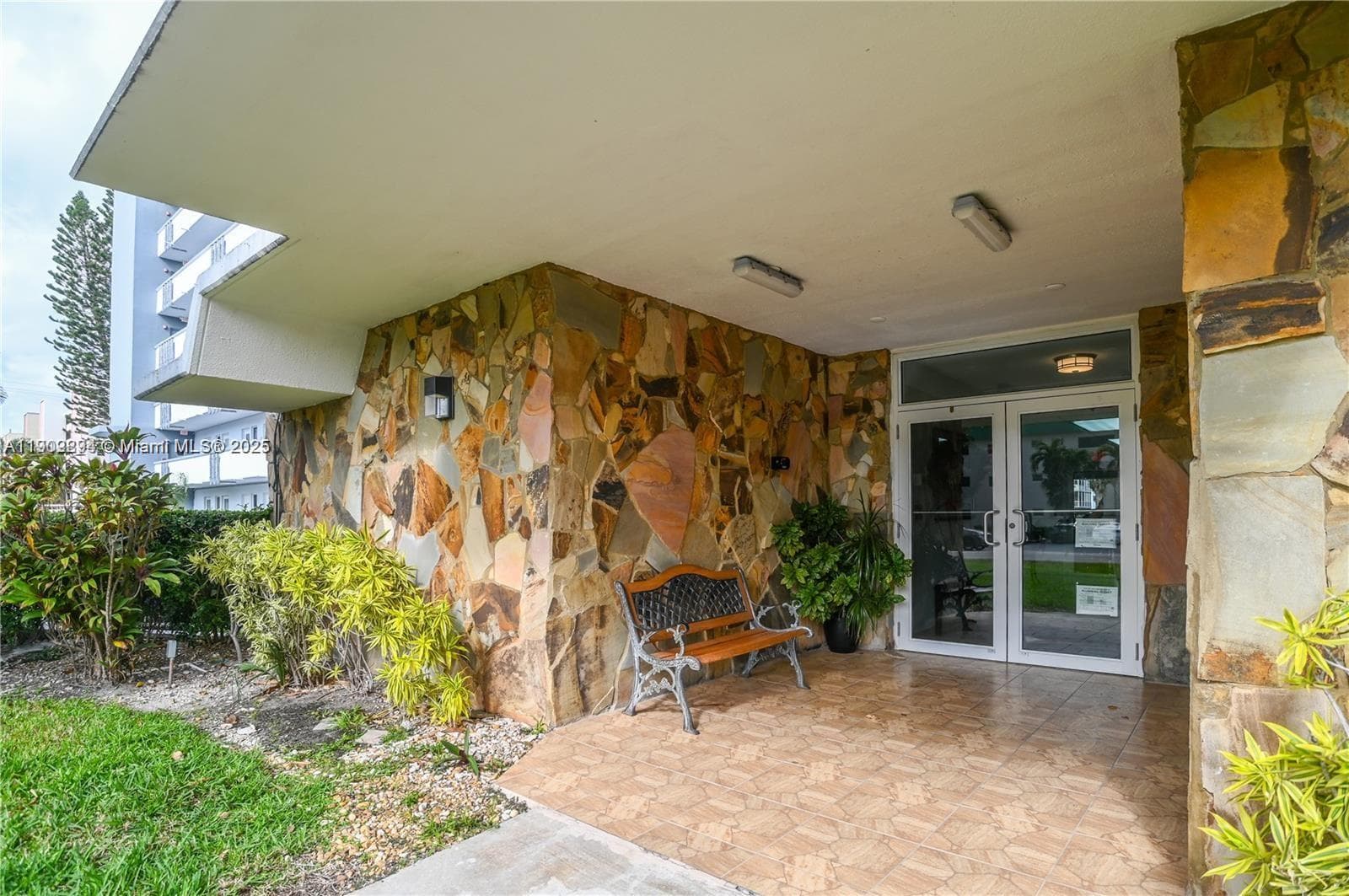 FAIRWAYS ROYALE CONDO · #204 in Hallandale Beach - Photo 5