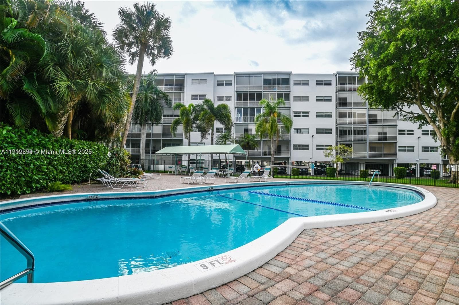 FAIRWAYS ROYALE CONDO · #204 in Hallandale Beach - Photo 8