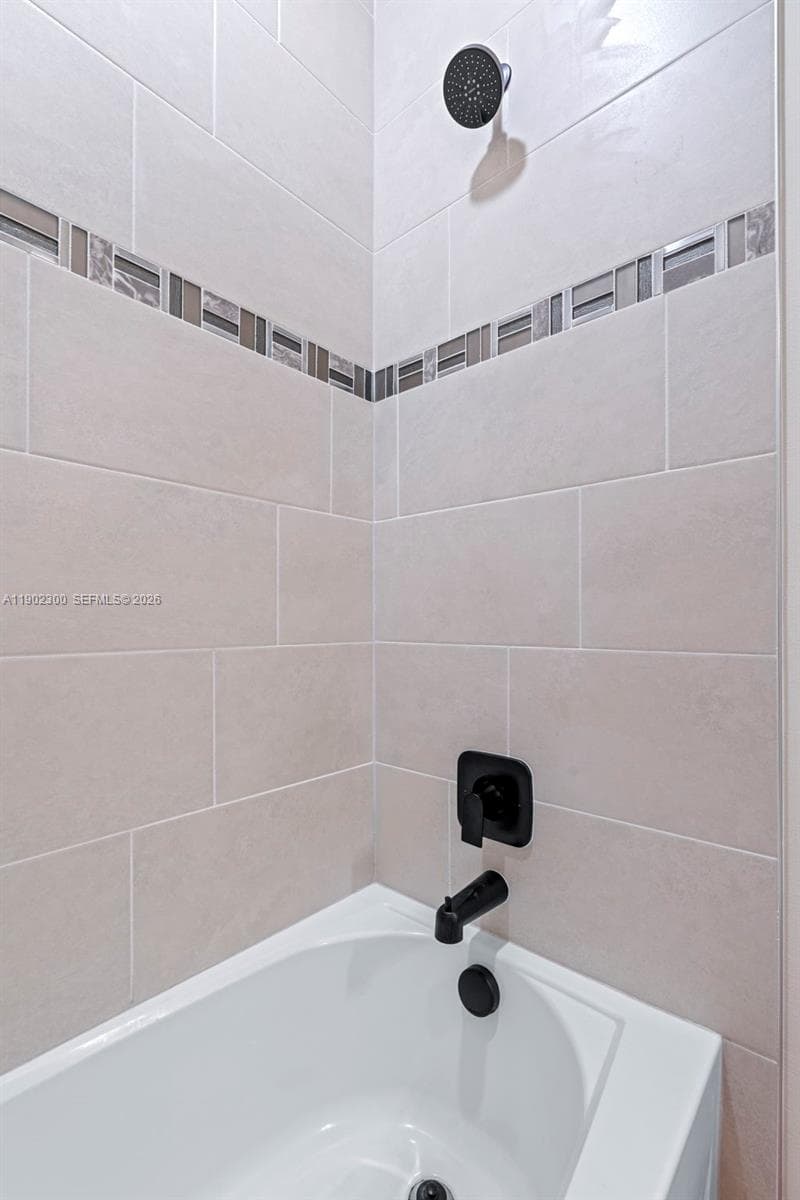 2434 Primrose Pl photo 27