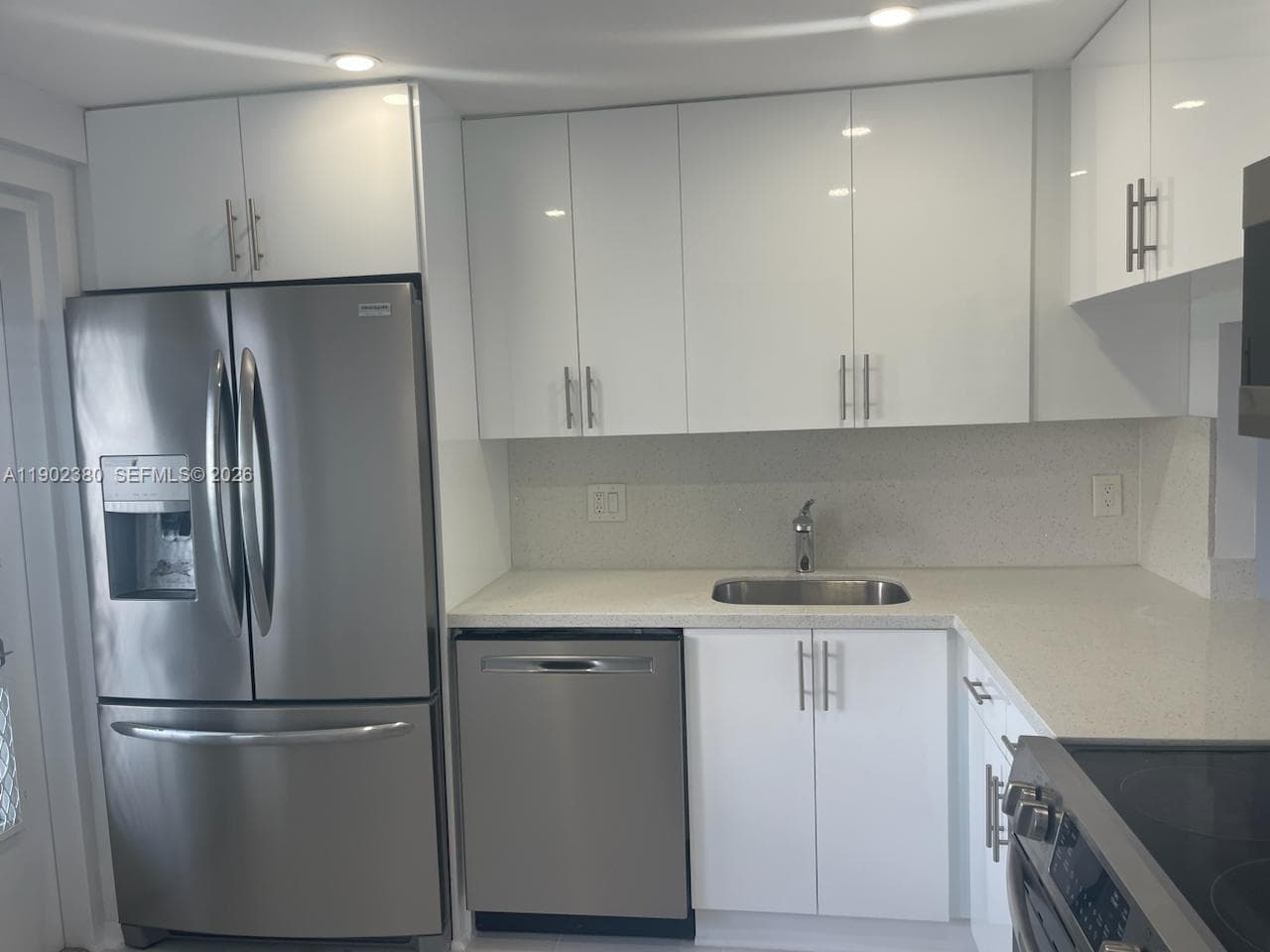 GOLDEN VIEW CONDO · #306 in Hallandale Beach - Photo 6