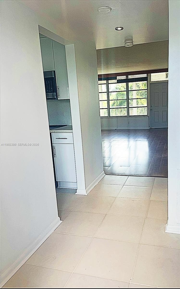 GOLDEN VIEW CONDO · #306 in Hallandale Beach - Photo 7