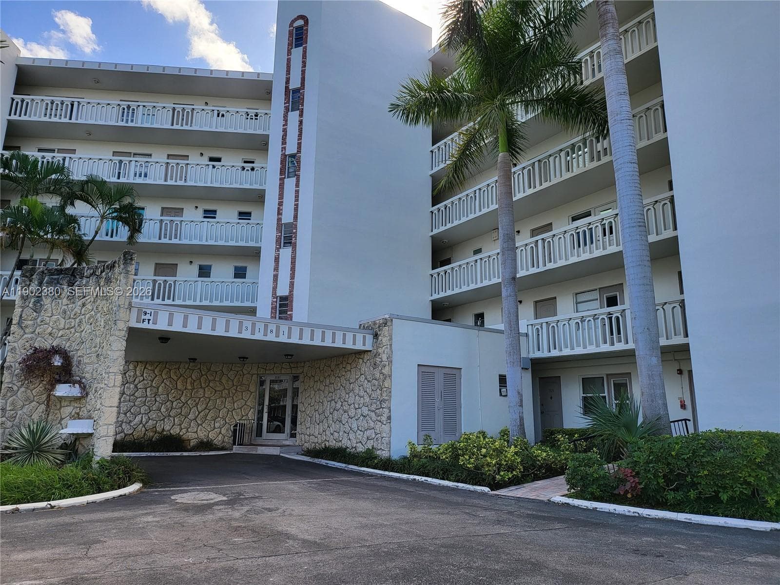 GOLDEN VIEW CONDO · #306 in Hallandale Beach - Photo 1