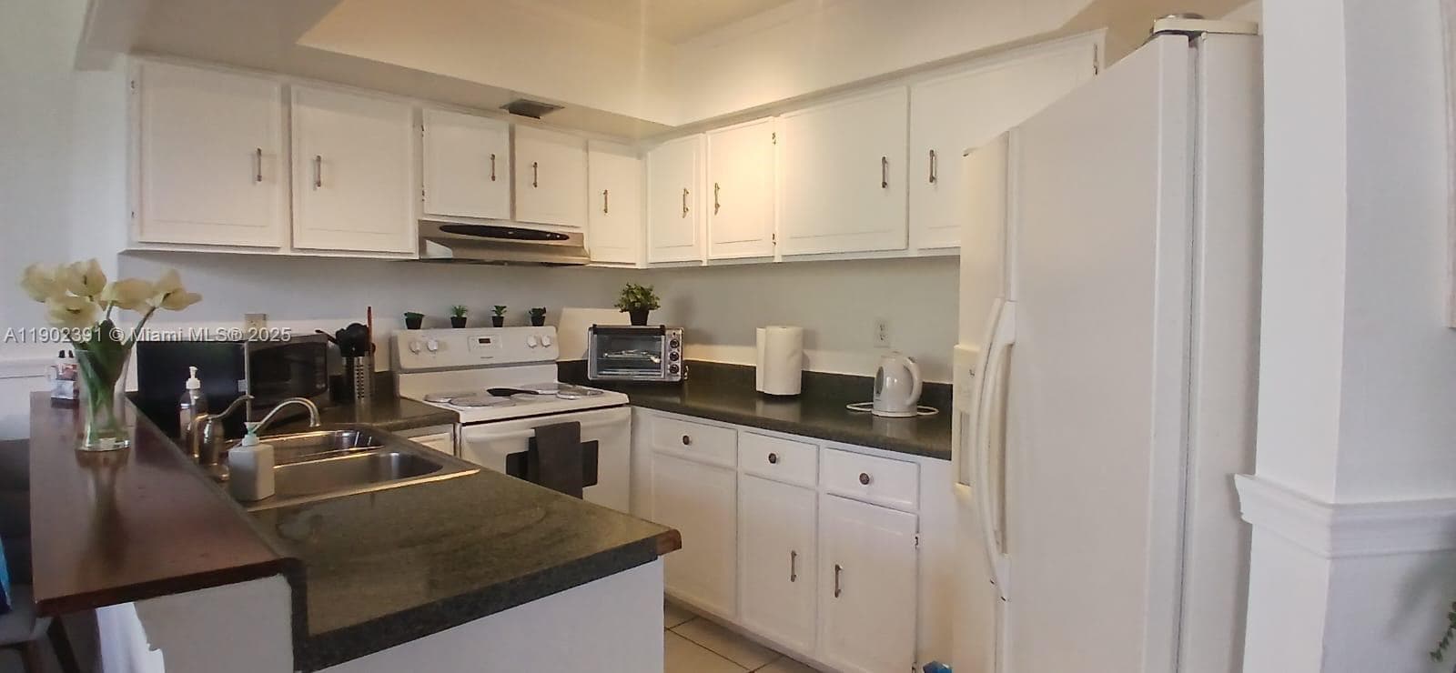 VERABELLA FALLS CONDO · #E-410 in Miami - Photo 3