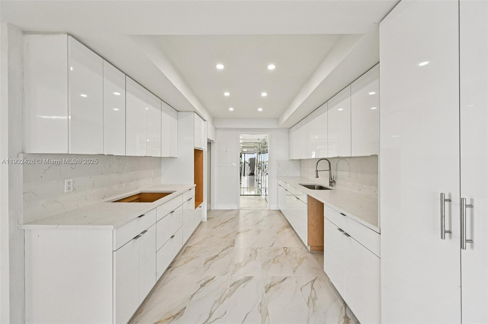 CRICKET CLUB CONDO · #1004 in Miami - Photo 13