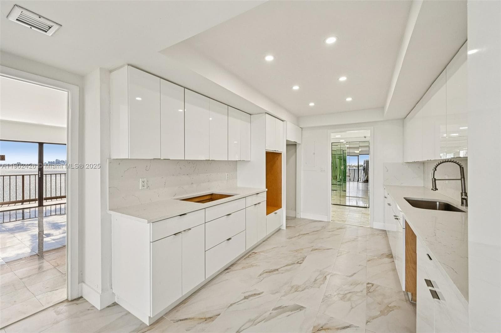 CRICKET CLUB CONDO · #1004 in Miami - Photo 15