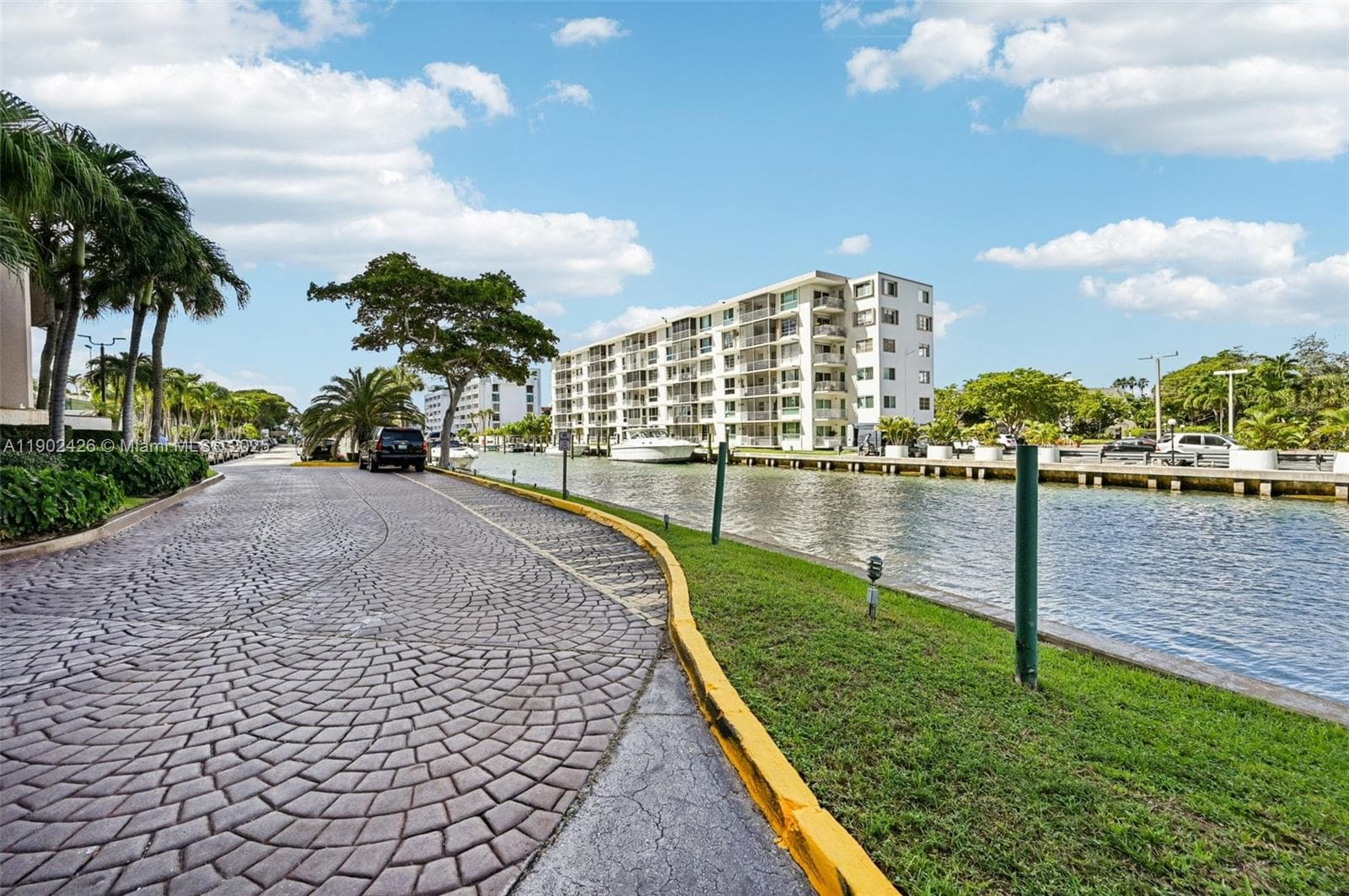 CRICKET CLUB CONDO · #1004 in Miami - Photo 4