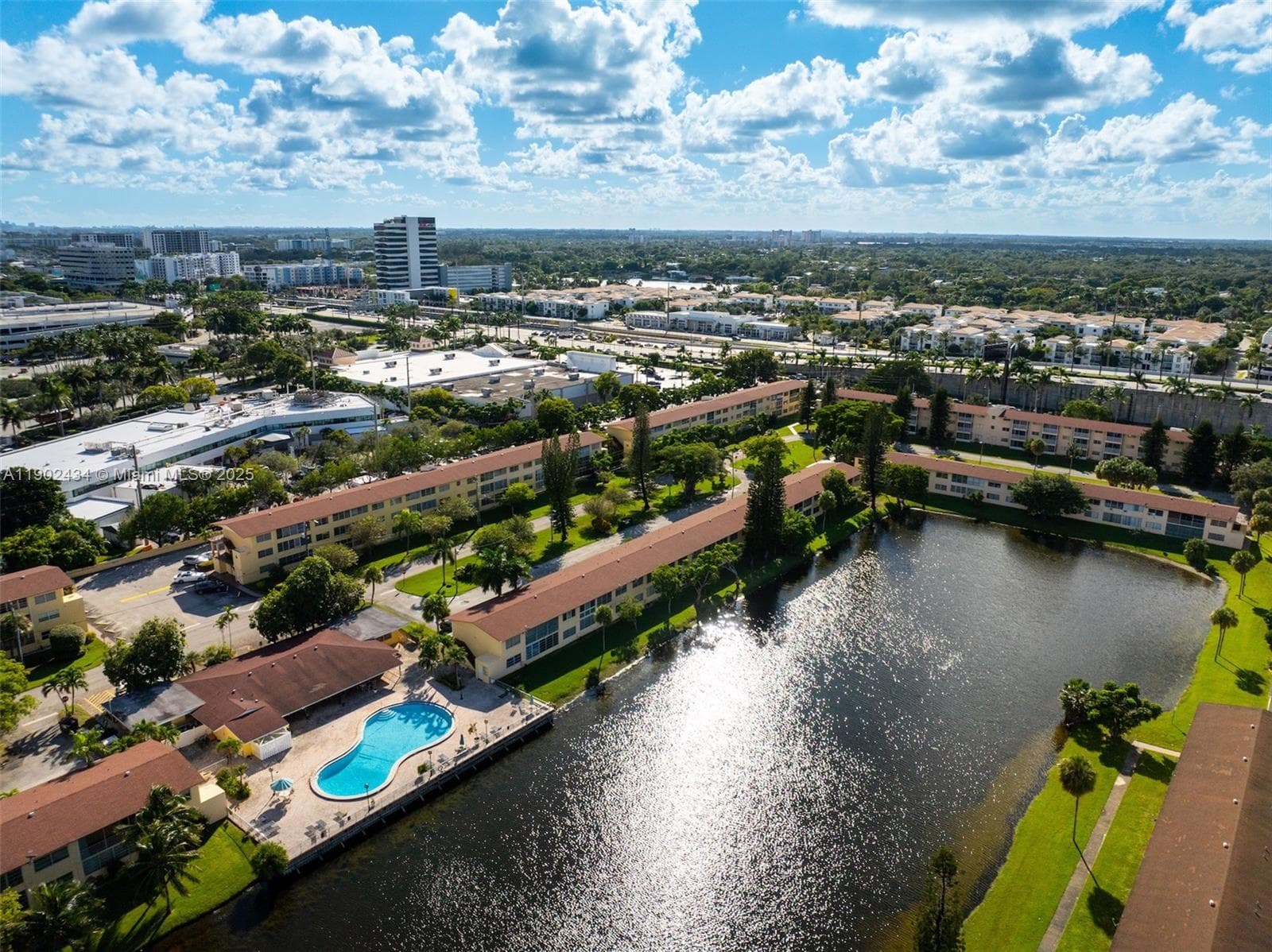 BISC LAKE GARDENS NO 2 BL · #F110 in Aventura - Photo 27
