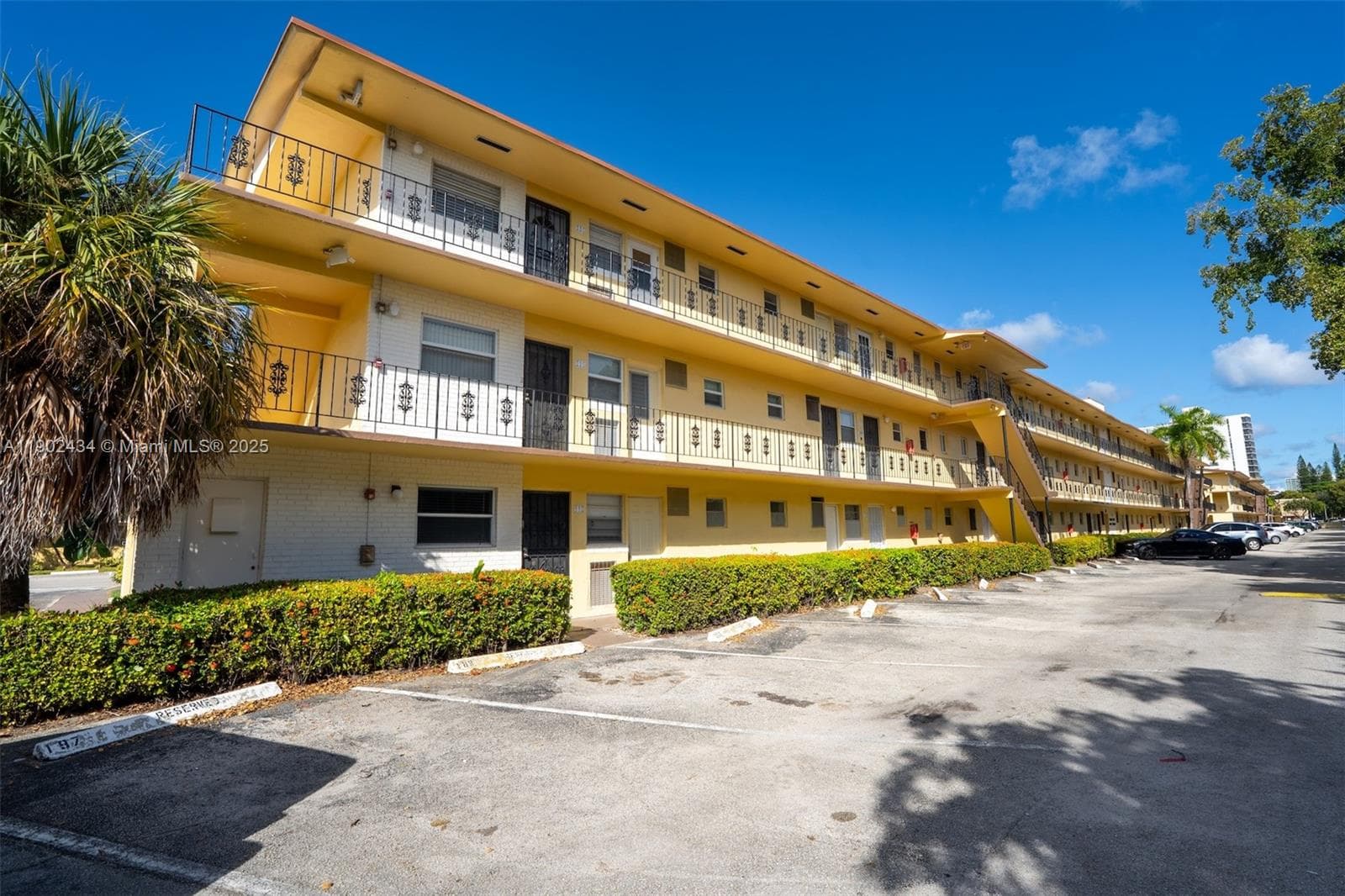 BISC LAKE GARDENS NO 2 BL · #F110 in Aventura - Photo 34